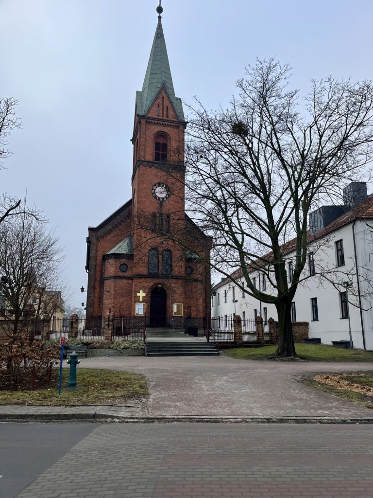 Kościół Najświętszego Serca Jezusa w Środzie Wielkopolskiej – widok od frontu