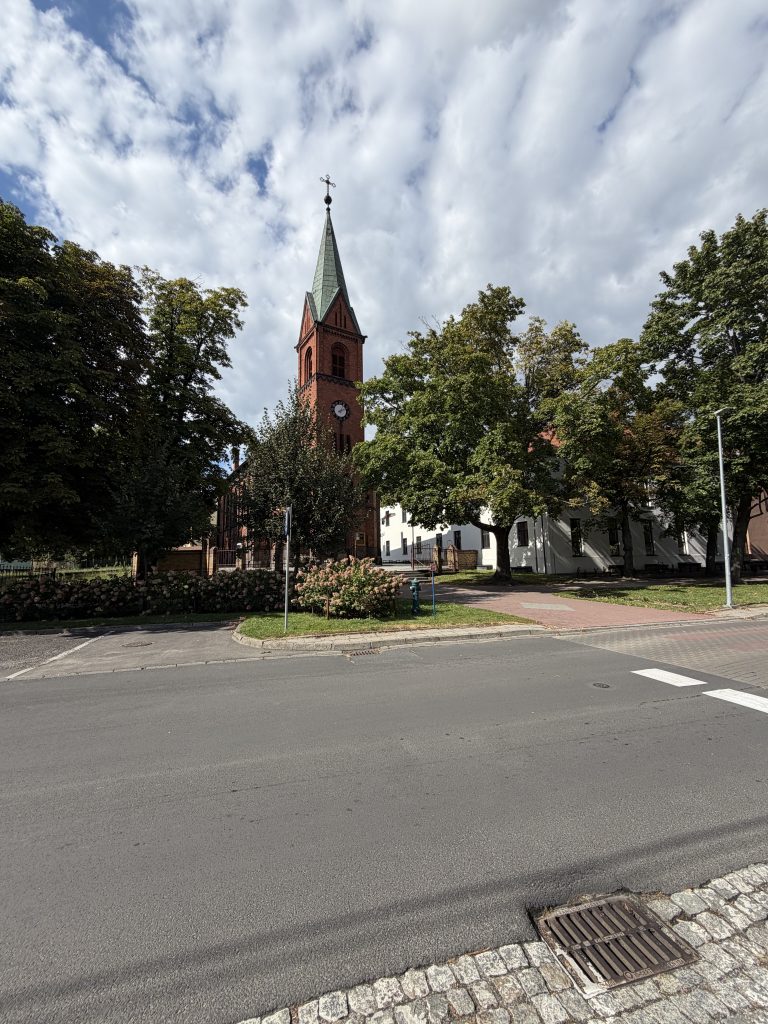 Kościół Najświętszego Serca Jezusa – widok od ulicy 17 Września